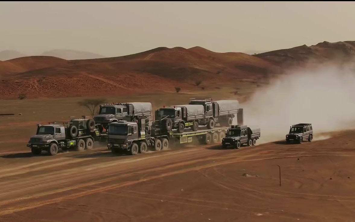 不看后悔超震撼奔驰卡车宣传片沙漠大师mercedesbenztrucksmasterof