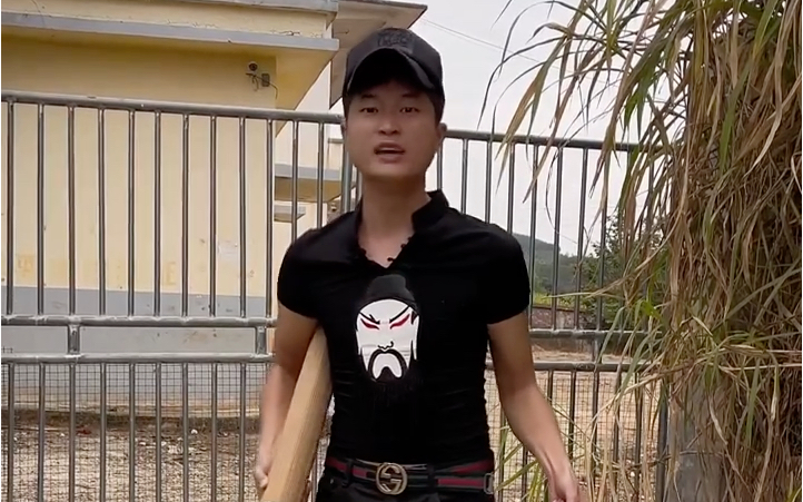 精神小伙放假回家那些事-爱影弟_-爱影弟_-哔哩哔哩视频
