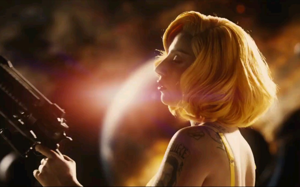 只存在于预告片里的b级爽片——弯刀杀入太空_哔哩哔哩 (゜-゜)つロ