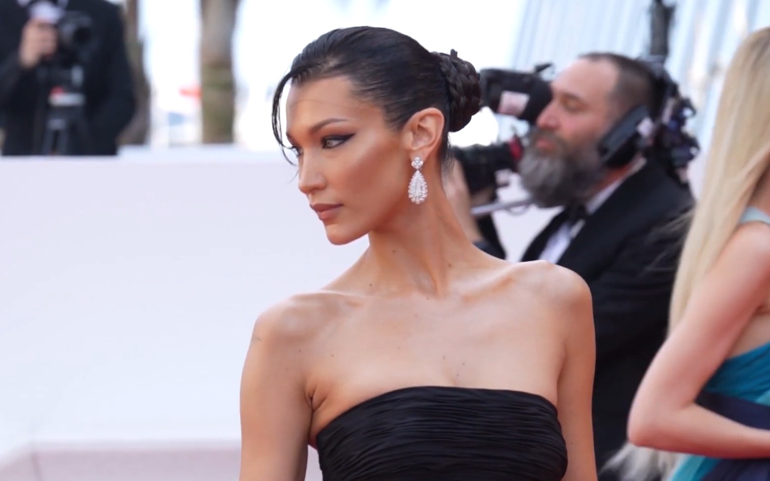 时尚芭莎bazaar盘点贝拉哈迪德bellahadid戛纳红毯最佳时刻