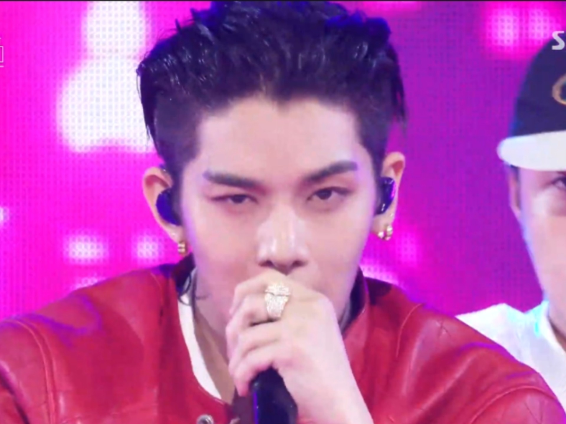 裴珍映solo出道曲《round&round》251019 出道舞台