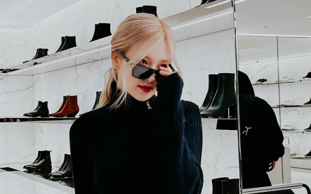 朴彩英的魅力瞬间:性感美图大公开!