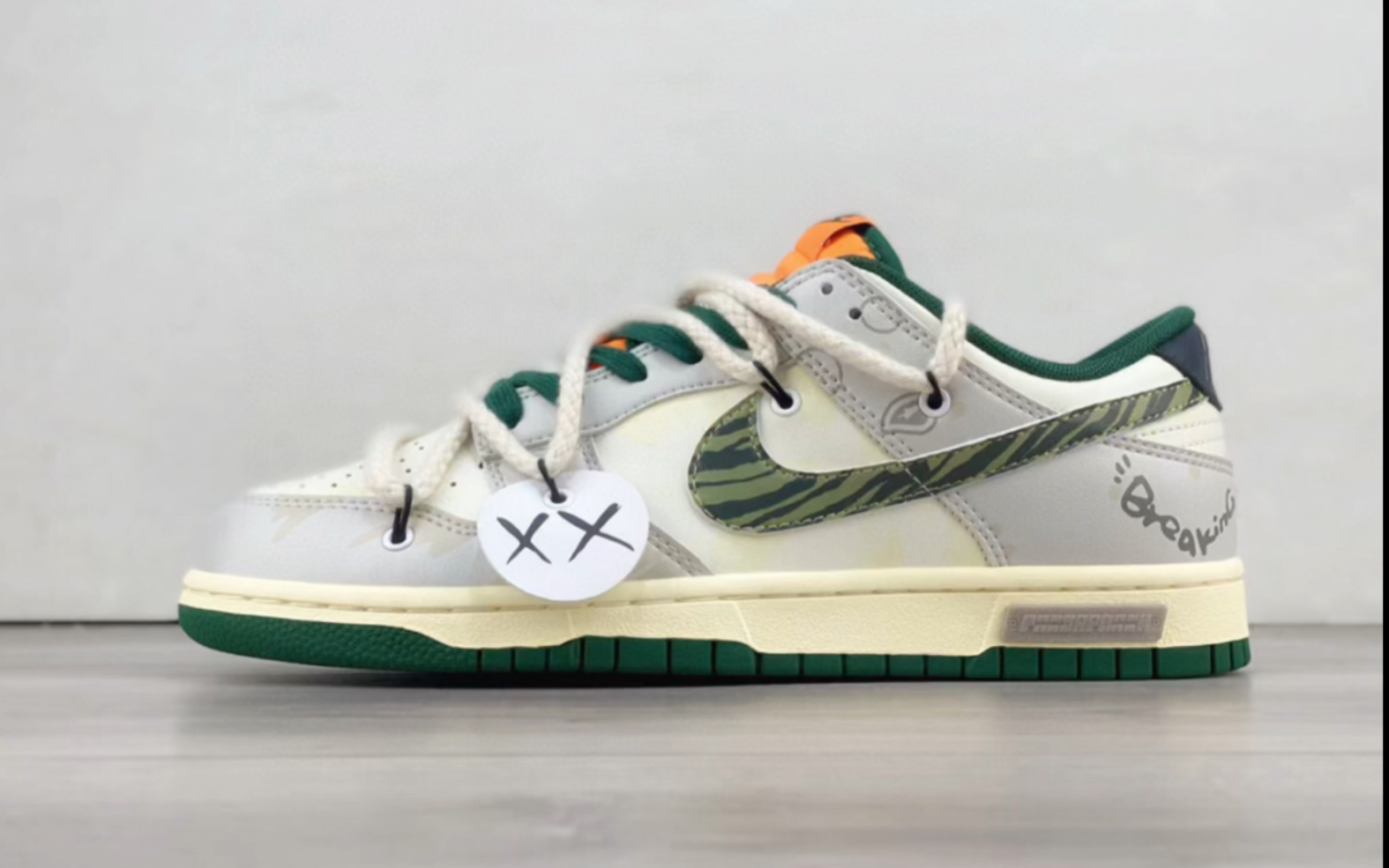 耐克 nike sb dunk low 恶作剧街舞鬼面海解构抽绳鞋带低帮运动板鞋dd