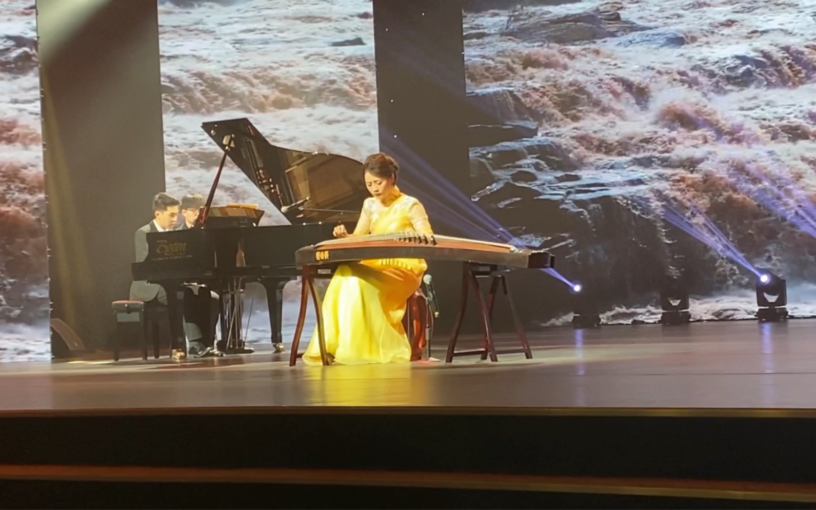 王钰古筝《秦土情》片段