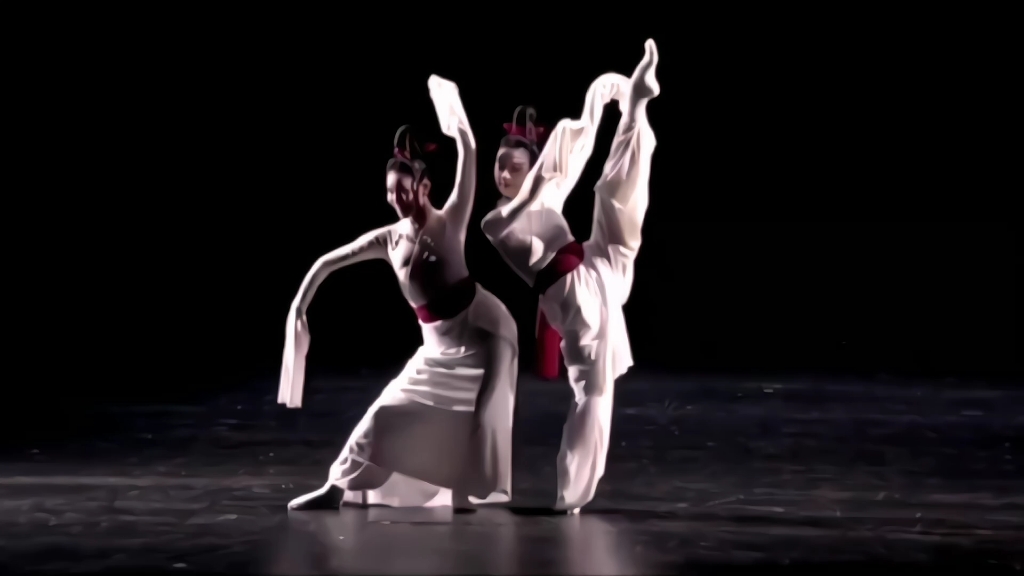 来看看中国汉唐舞的"翘袖折腰"之美!—"长袖折腰,翩翩起舞.