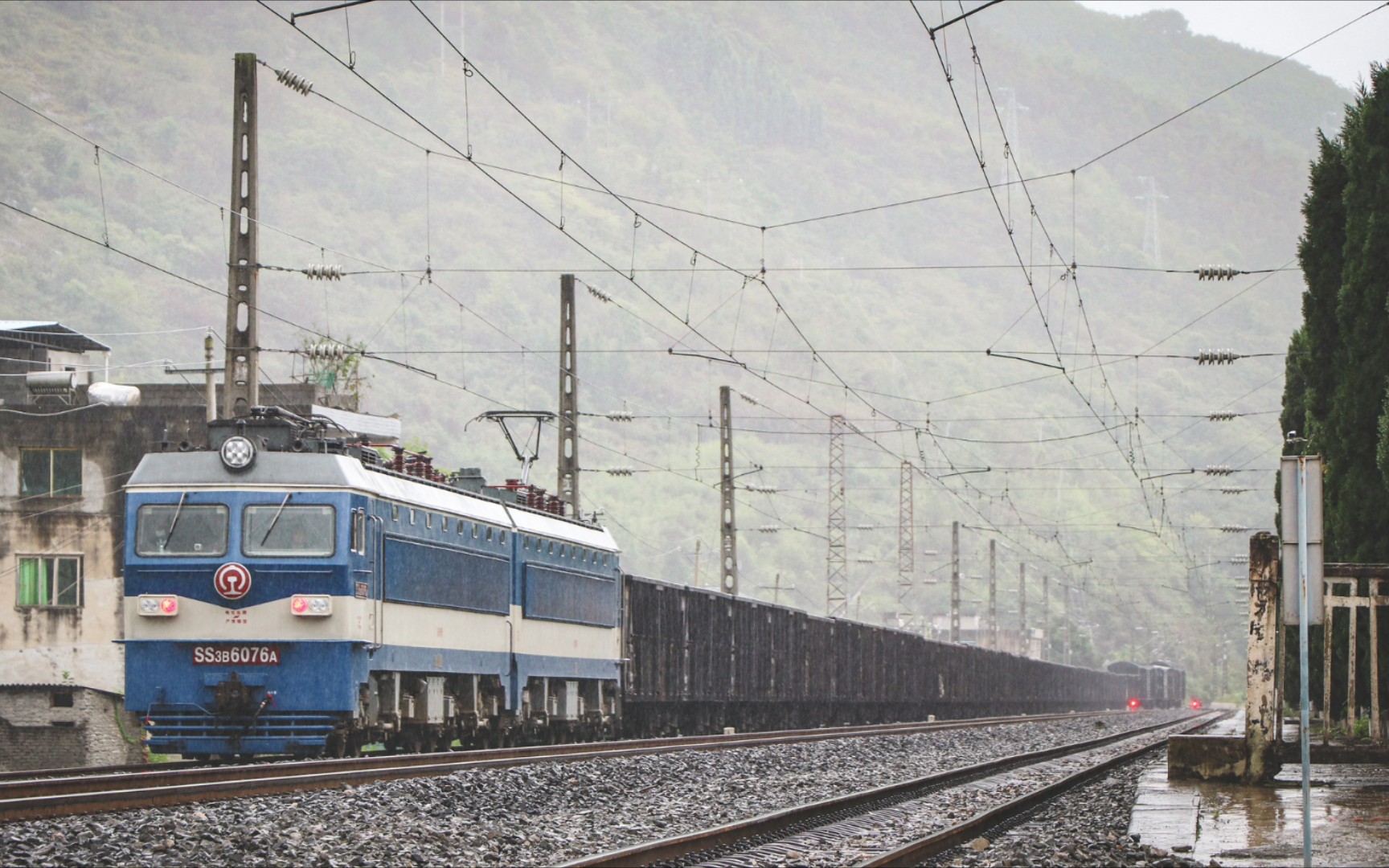 【联控 启机 鸣笛】成局贵段ss3b-6076牵引货列川