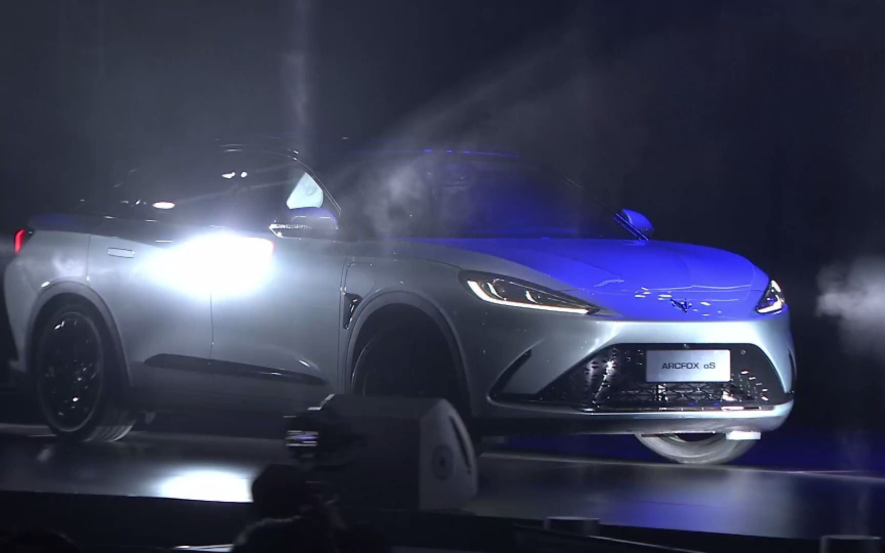 华为北汽极狐阿尔法s登场