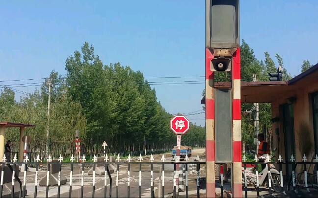 【铁路支线】df8b单机通过卑水线枣园道口