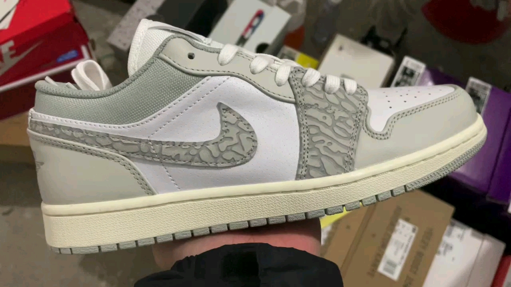 发货实拍aj1low爆裂纹