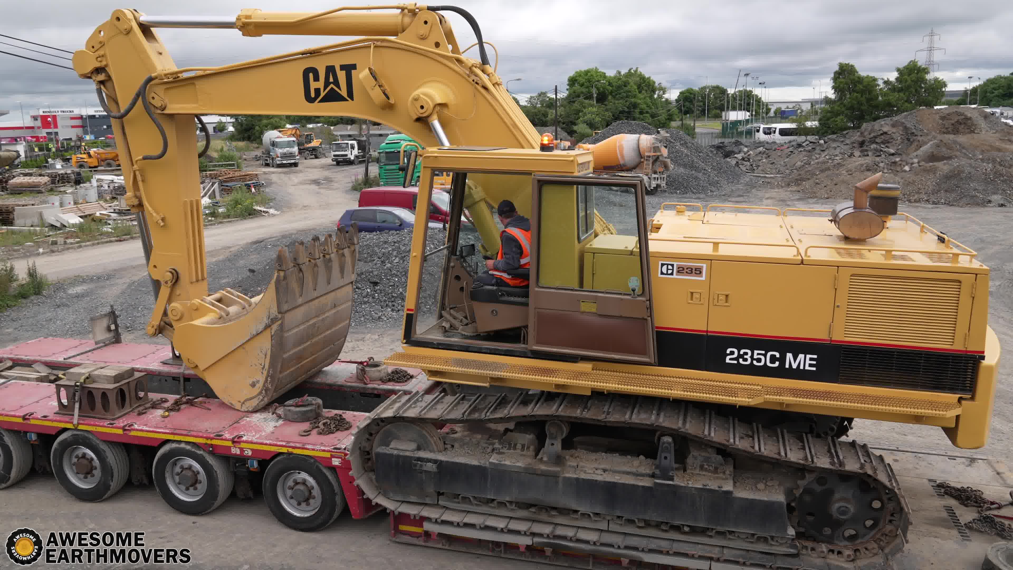 4k斯堪尼亚r730卡车运输cat 235c me挖掘机_哔哩哔哩_bilibili