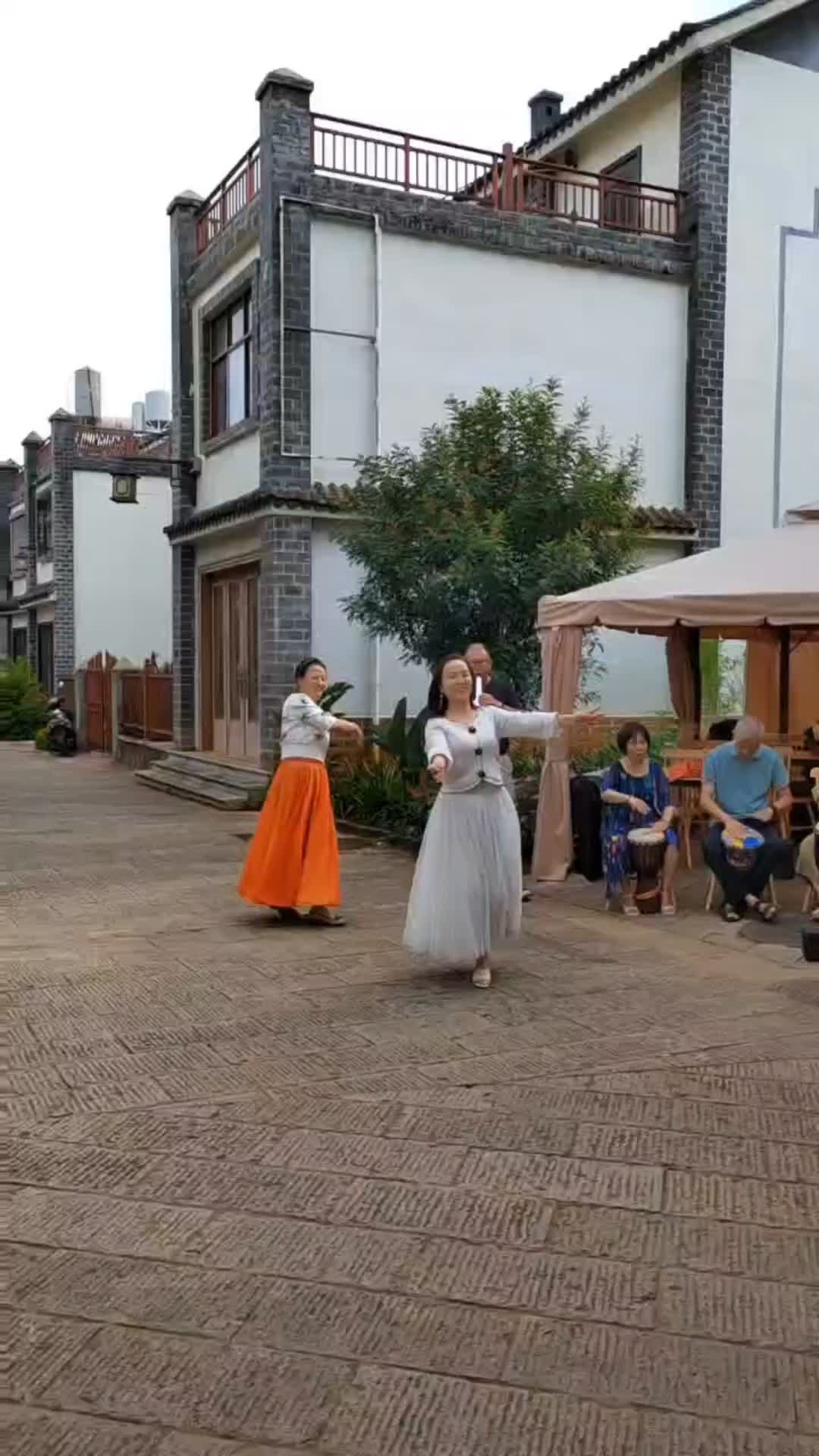 云南省红河哈尼族彝族自治州弥勒市西三镇花口村斑斓居客栈,欢迎您