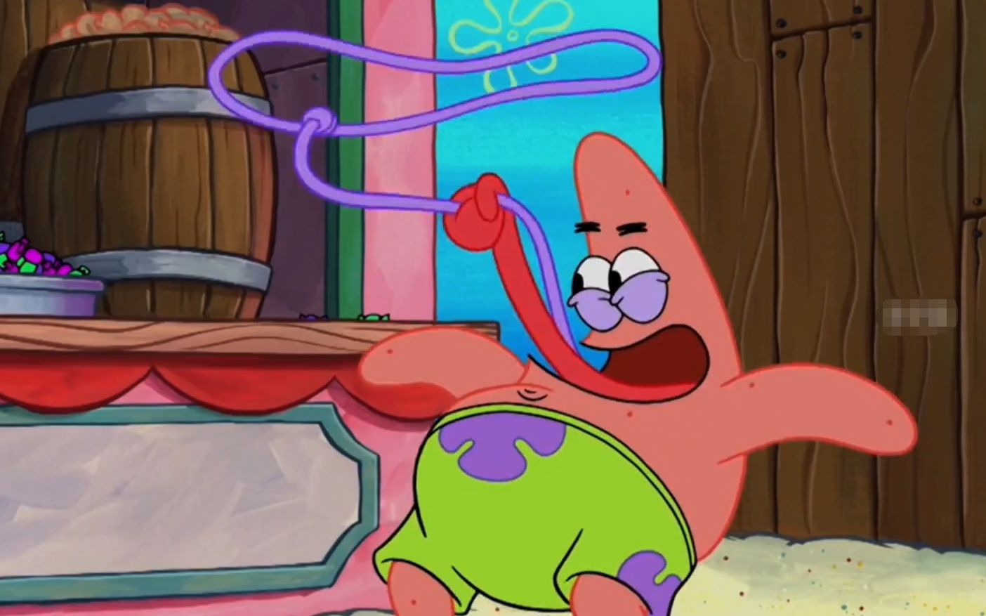 派大星用口香糖耍杂技,最终导致牙齿受伤