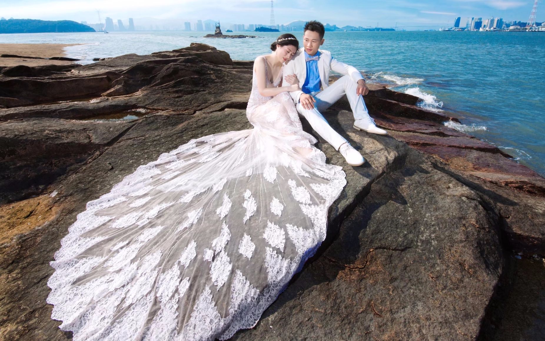 荣耀独家!邓泽奇新婚妻子首曝光,邓泽奇竟学弹琴哄"小情人儿"!