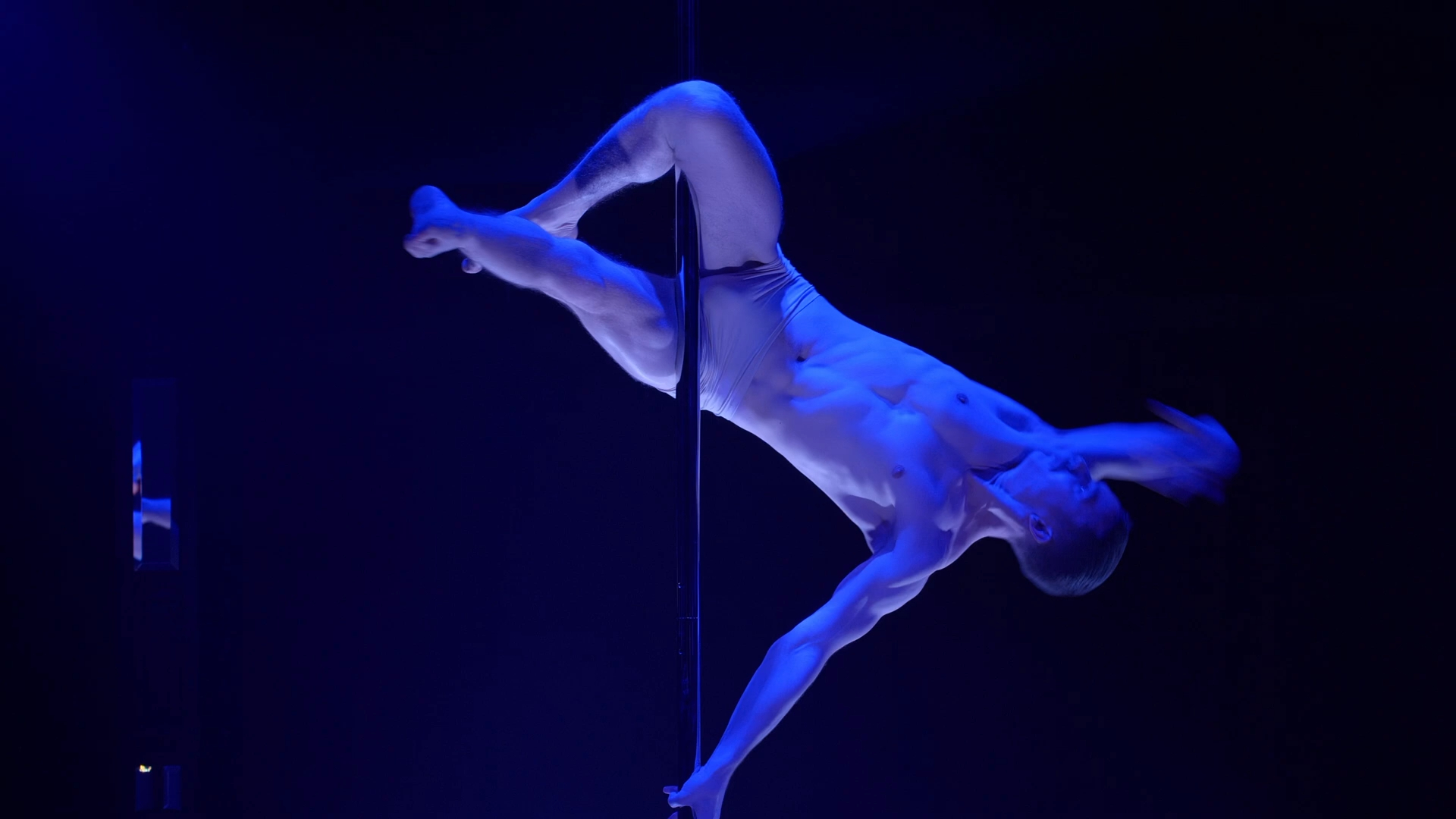 [图]Pole Dance Performance in Palazzo Hamburg by Santeri