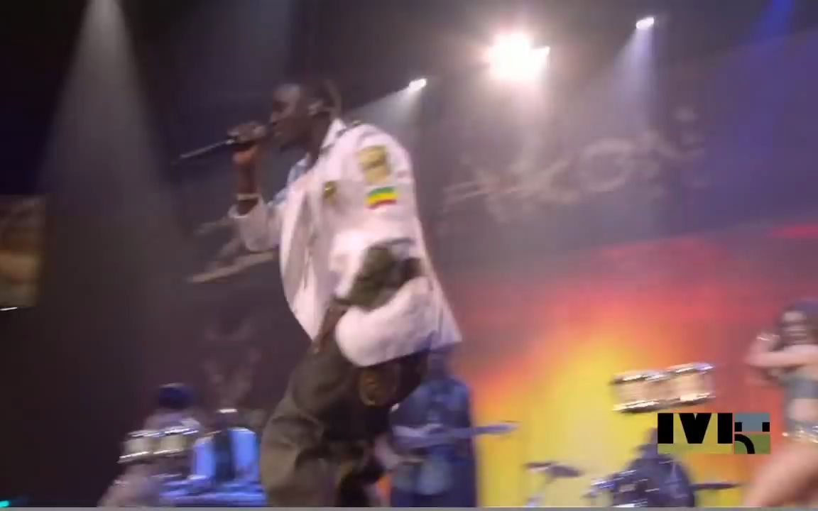 [图]Akon - Belly Dancer Live in MTV Europe Music Awards 2005