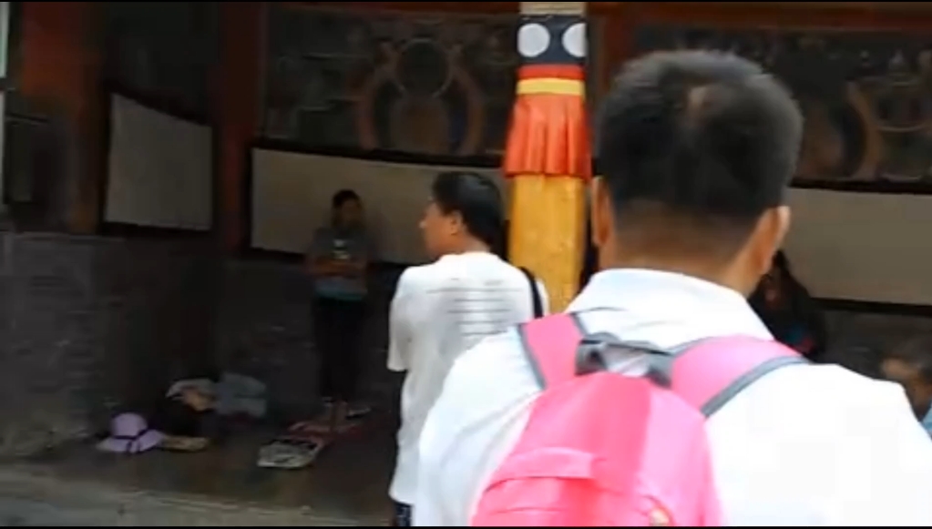 青海旅游,转经筒磕长头是信仰的力量,纯净的心灵值得被尊重!
