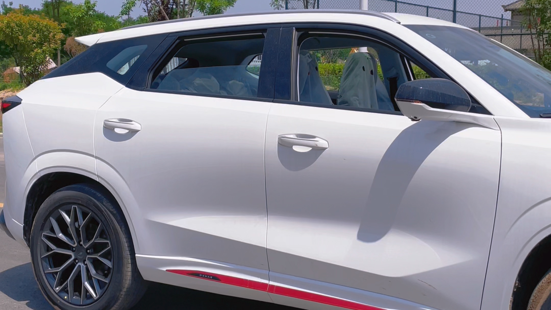 长安欧尚z6星辰白色,你喜欢吗