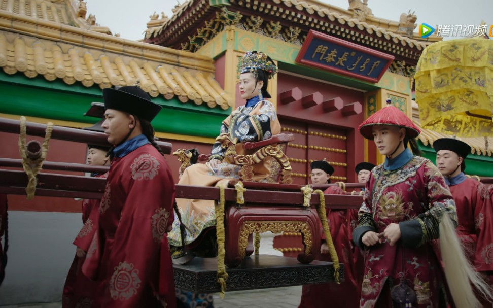 嬛嬛,话说你喝多了还坐这轿辇不晕才怪呢(27ω27)