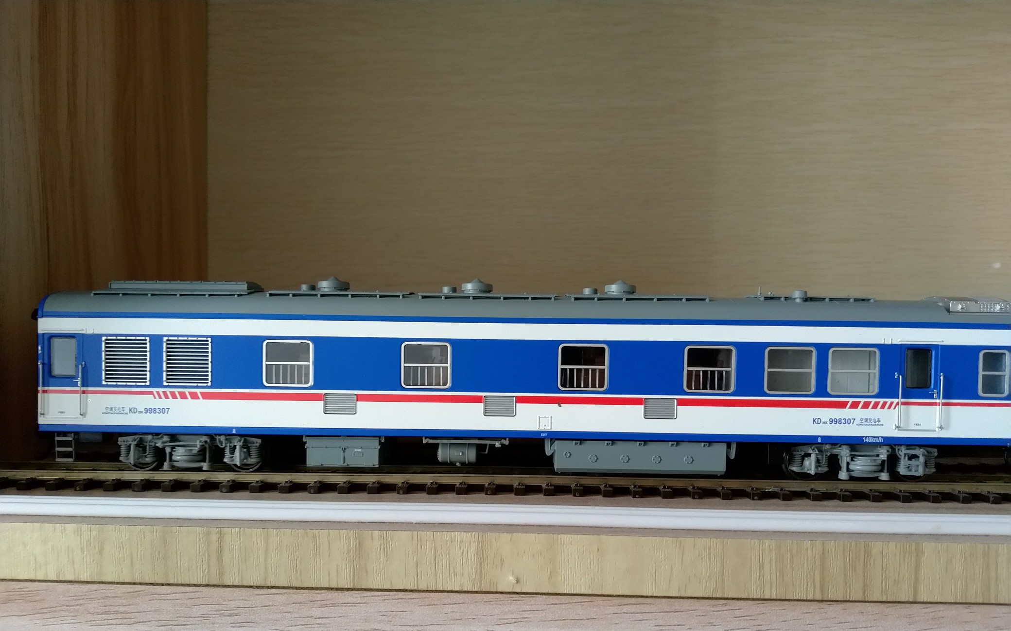 火车模型n27空调发电车开箱与简单评测