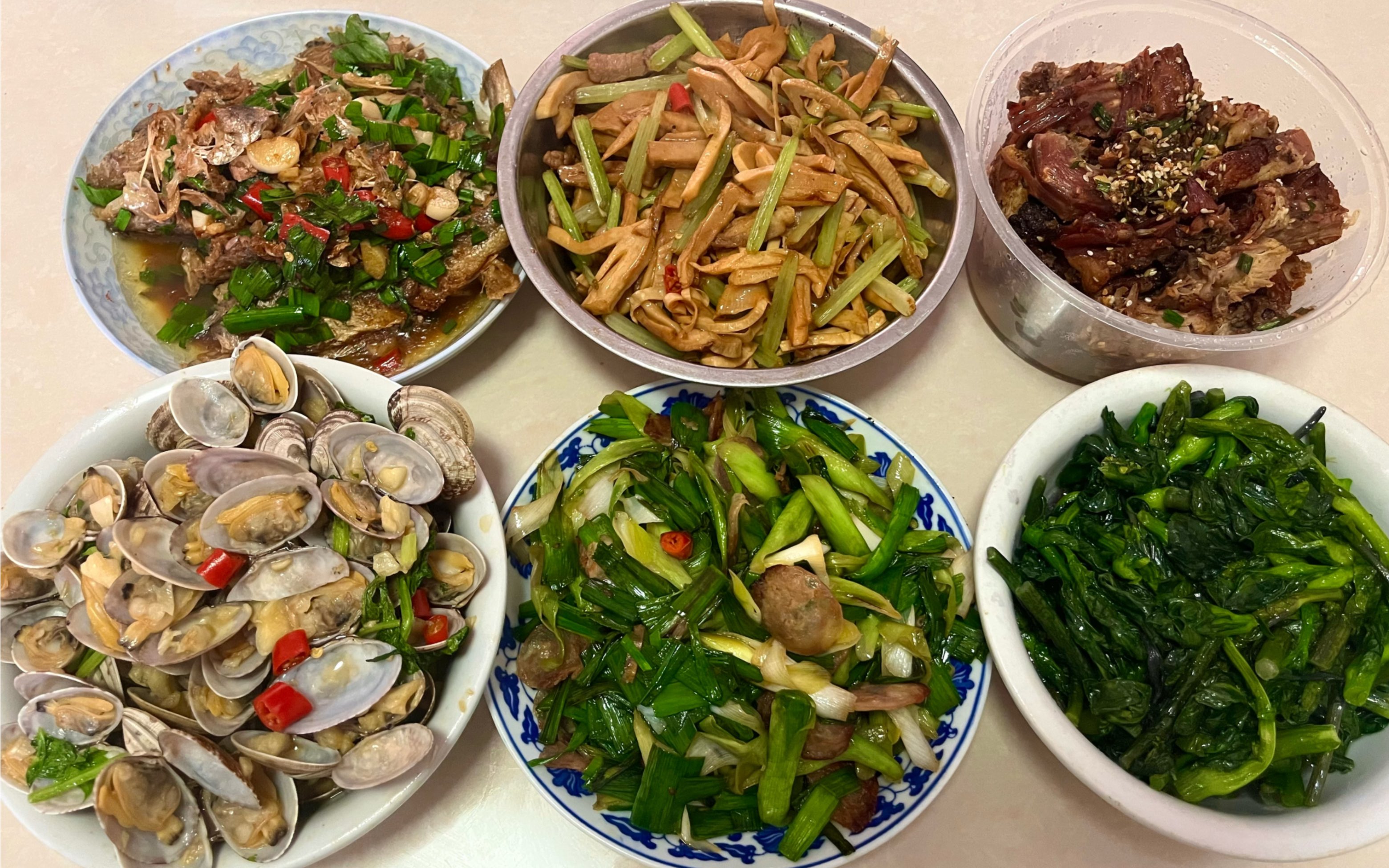 今天是我爸51岁的生日,我给他做了一桌子菜,好丰盛噢.