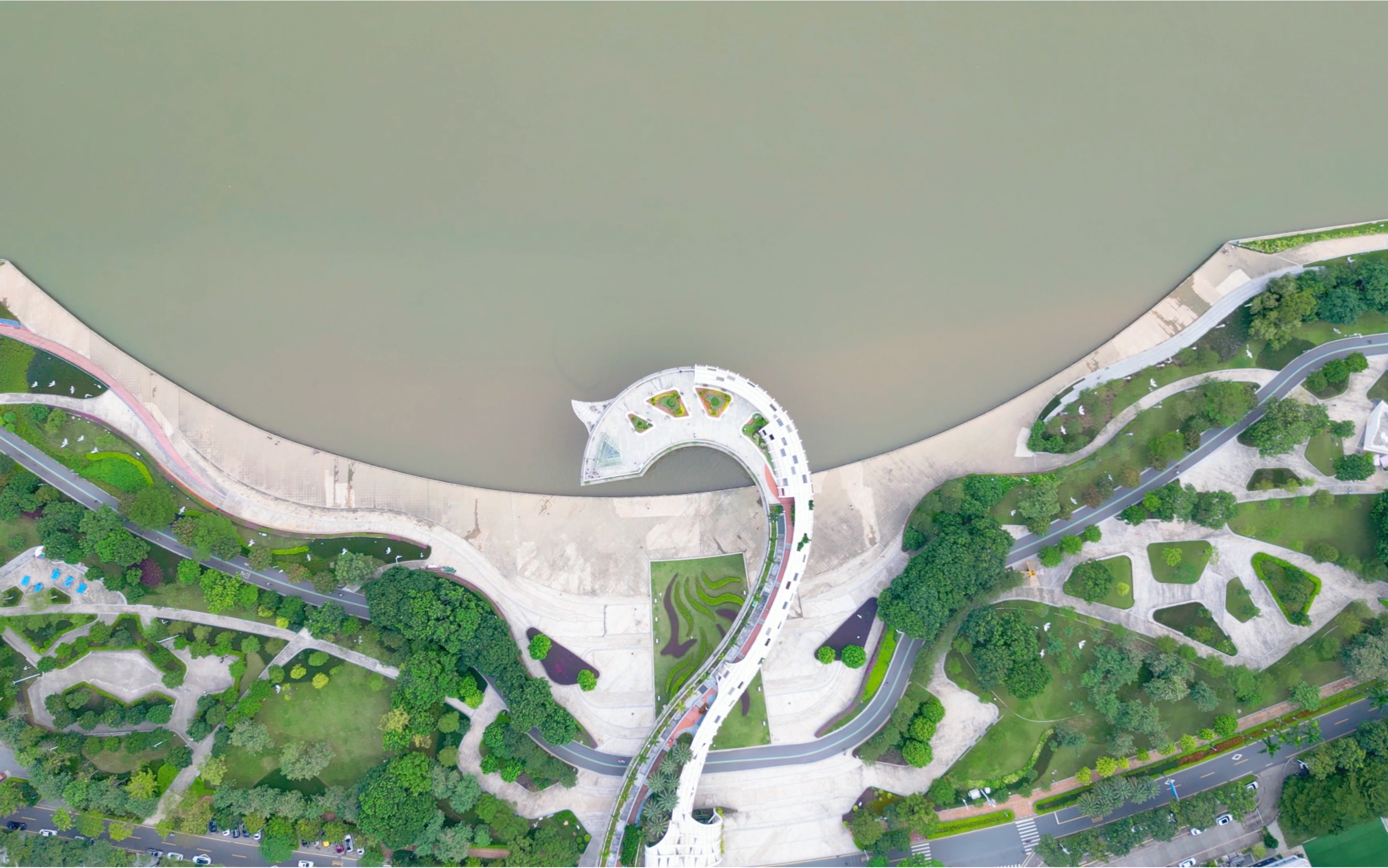 大良金凤凰广场的日与夜