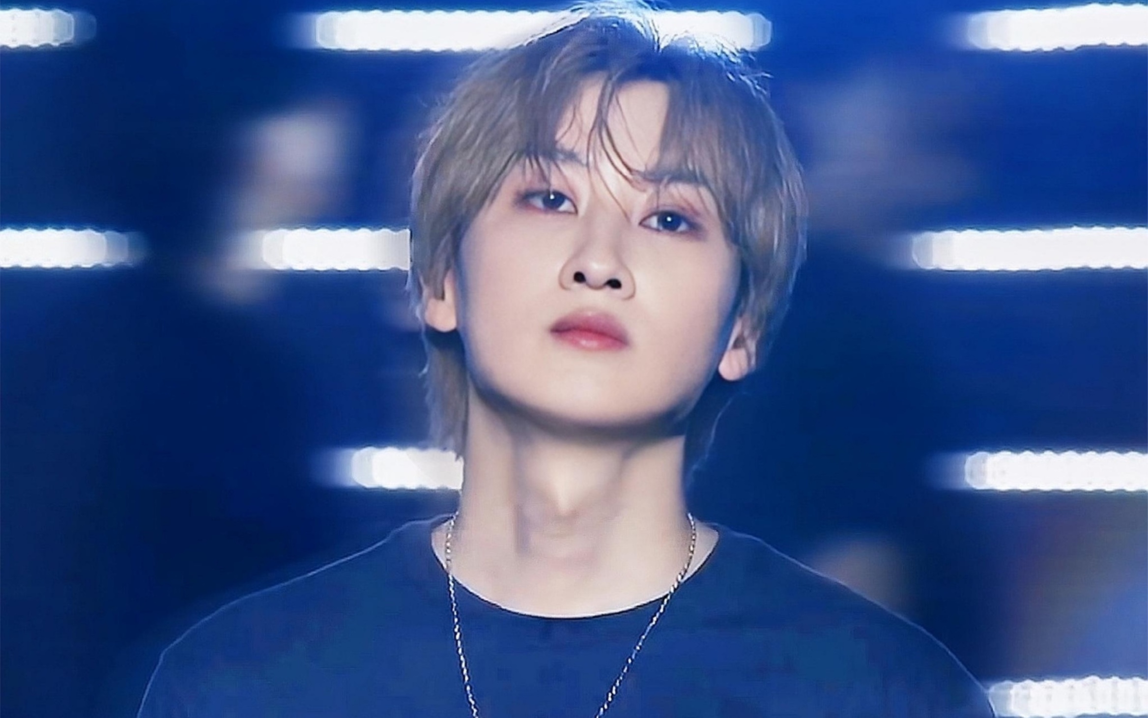 眼神很悲伤让人心疼的李赫宰:我想你们了!