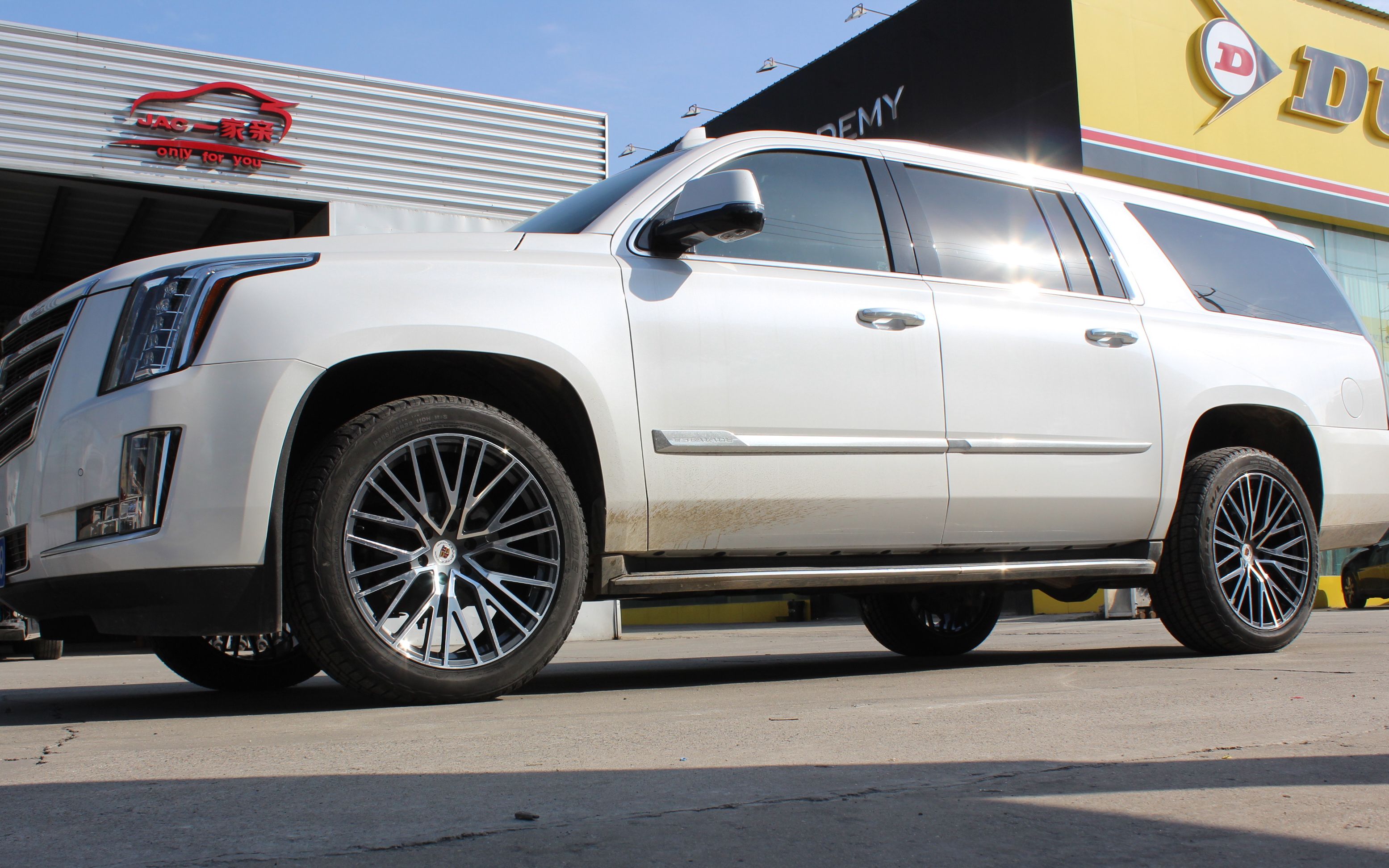 凯迪拉克凯雷德升级定制22寸锻造轮毂