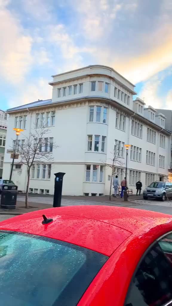 姊﹀够鑸殑澶╃┖锛屼簲棰滃叚鑹茬殑鎴垮瓙锛岀璇濊埇鐨勫湴鏂.