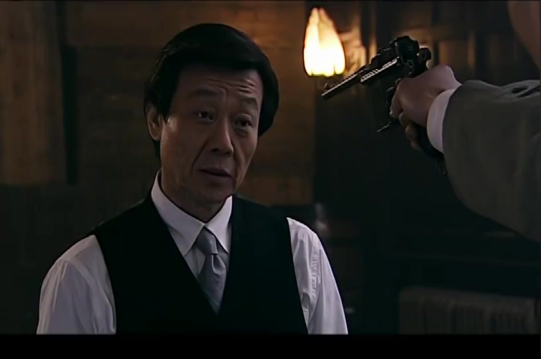 《刀锋1937》有退路无出路,绝处才能逢生,看弄堂瘪三如何一步一步的