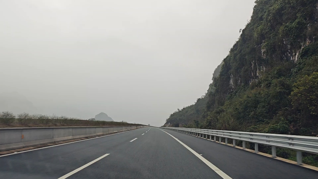 巴友高速龙州逐卜乡路段