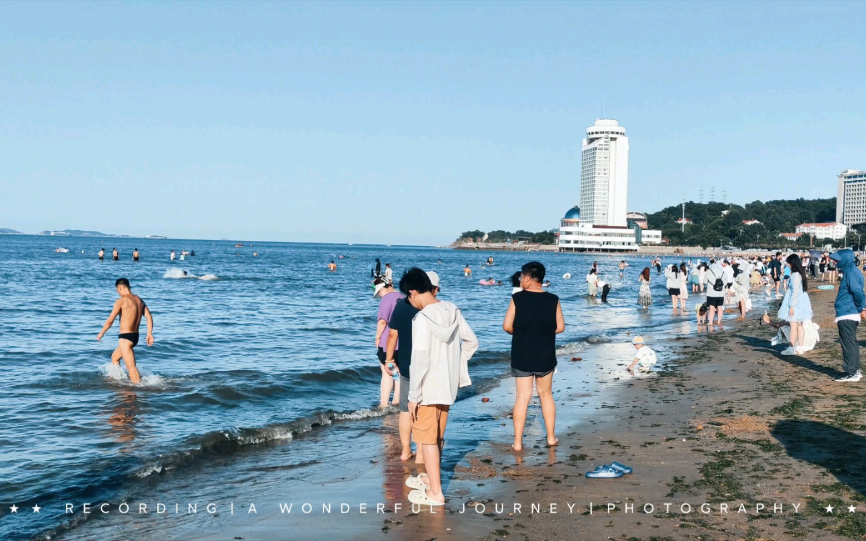 【旅行】烟台第一天,第一海水浴场去了,17路坐了,烟大小吃街去了,海赶了哔哩哔哩bilibili