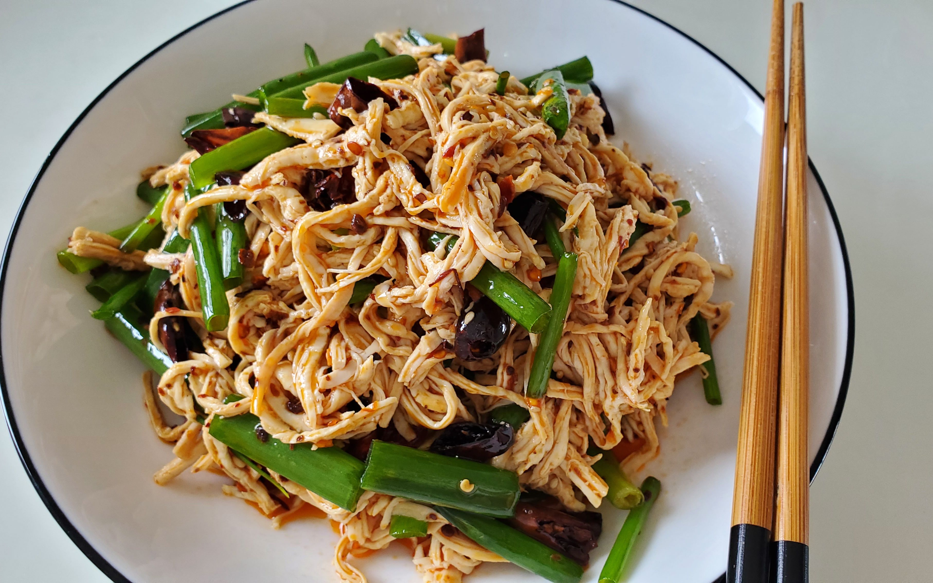 "香辣鸡丝"炎热夏季的下饭小菜 来上一碗凉面条更是绝配