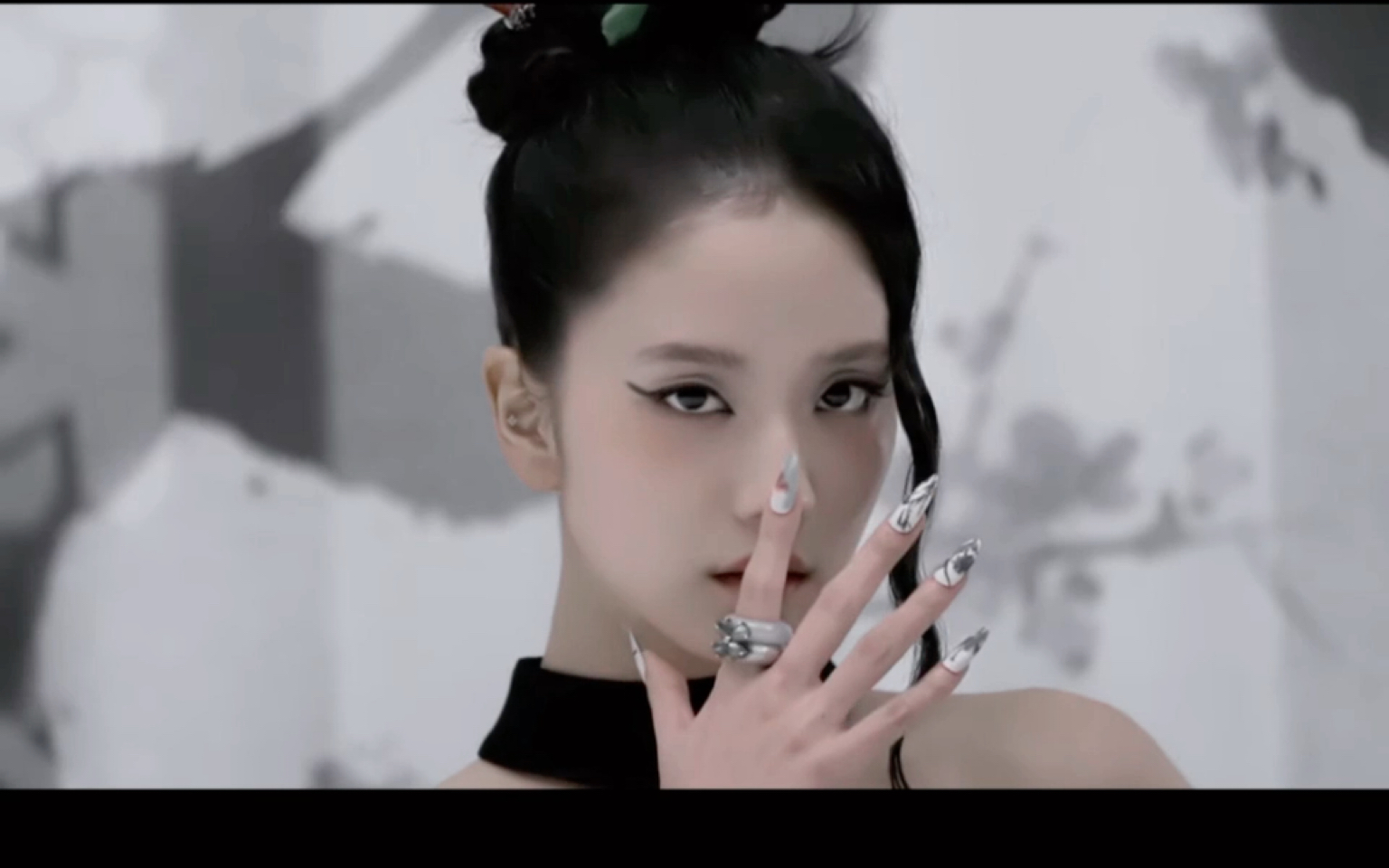 金智秀第二个solome mv视觉广告黑版来袭!