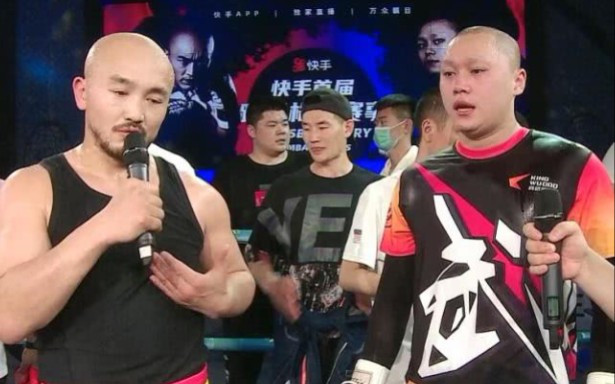 刘二狗嘲讽一龙打假拳相约4月29日打擂台当天晚上给一龙打趴下眼睛都