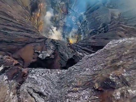 近距离观看印尼布罗莫火山口,感叹大自然真的太神奇了.哔哩哔哩bilibili