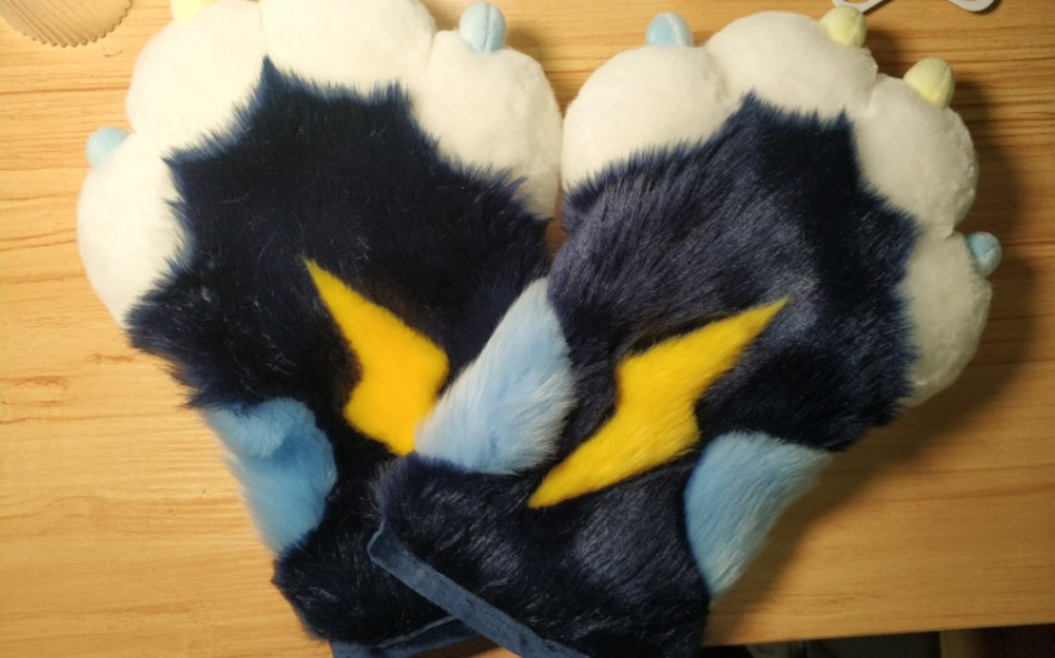 又甜又酷配色的露指兽爪