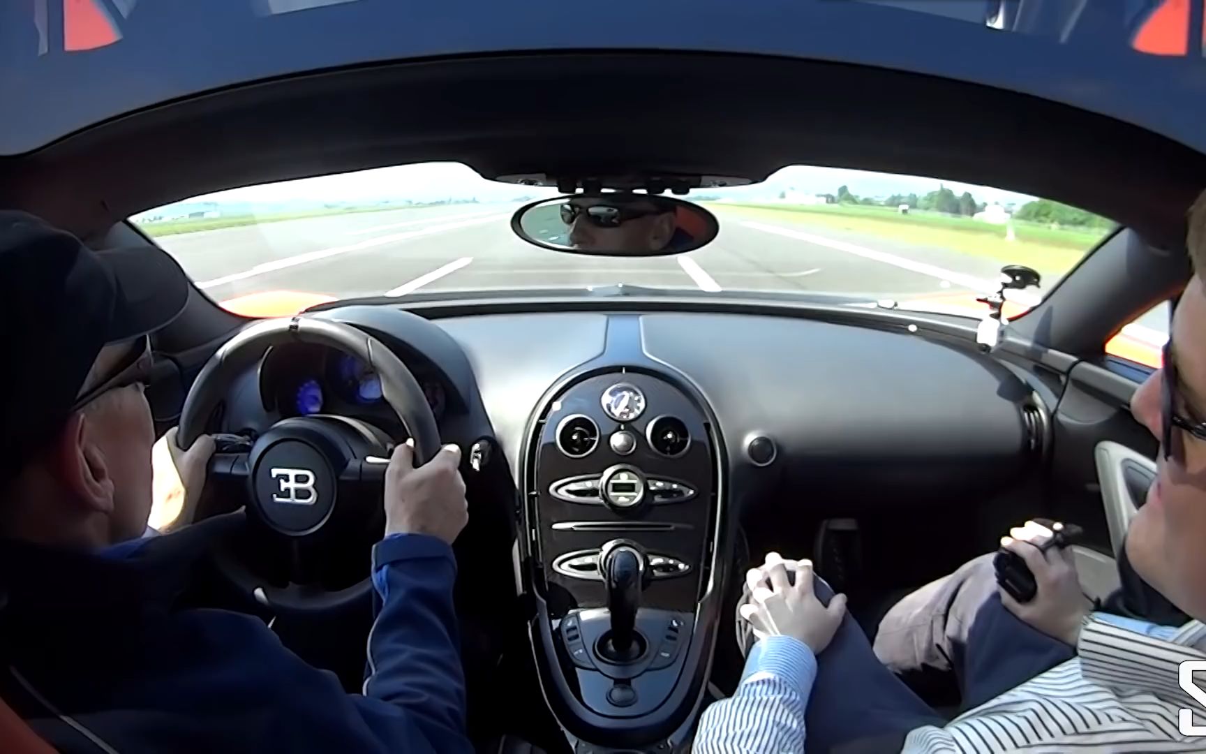 驾驶布加迪威龙敞篷版 超级超级跑车 第一视角驾驶 声浪 暴力 高贵