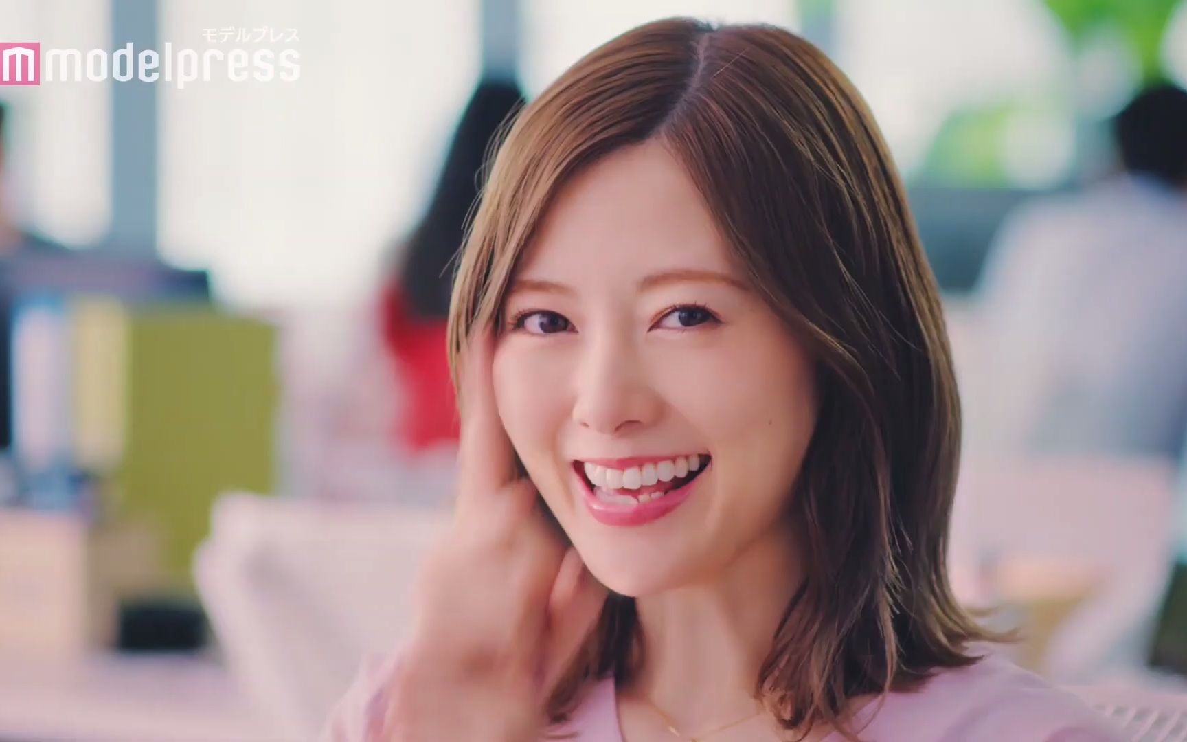 【日本新cm】元乃木坂白石麻衣忘记密码,摆出可爱的"变化"姿势!