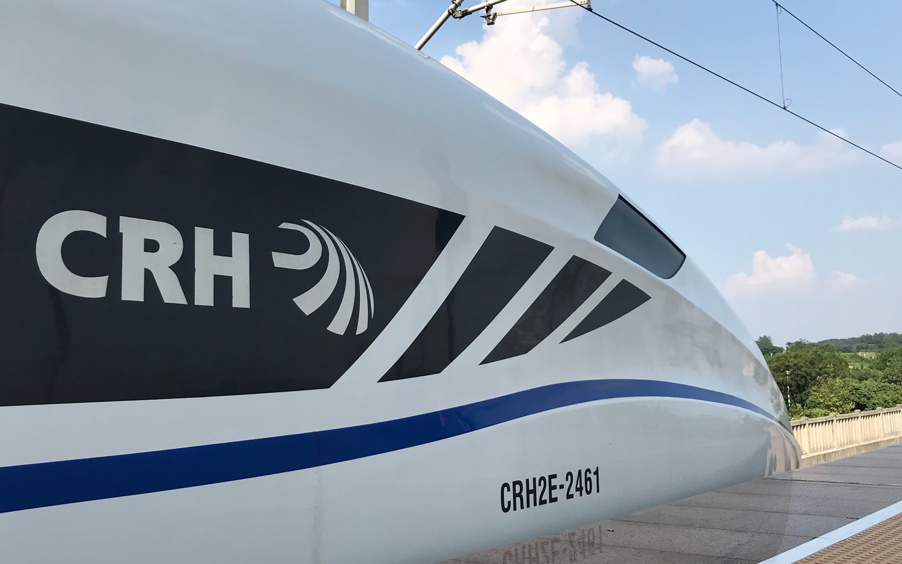 中国铁路crh2e2461担当临客d9501镇江南站出站