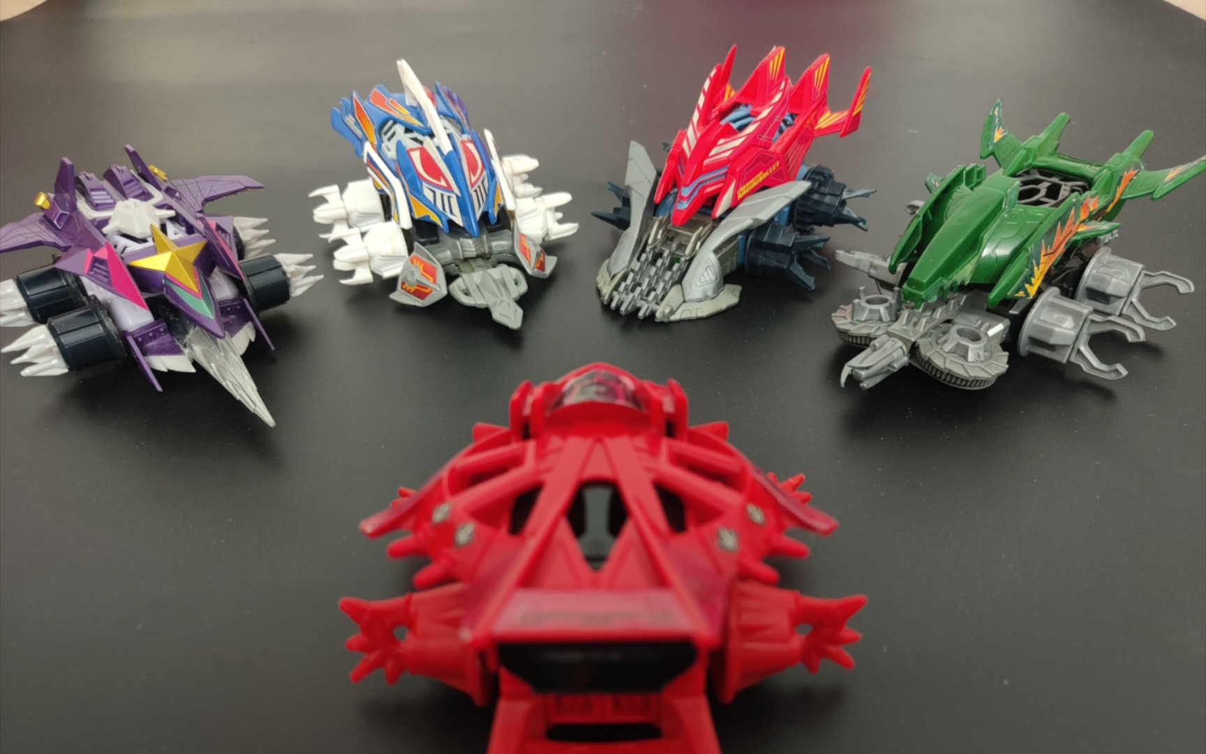 几天不见这么拉了?激斗战车百变伏特vs四小强