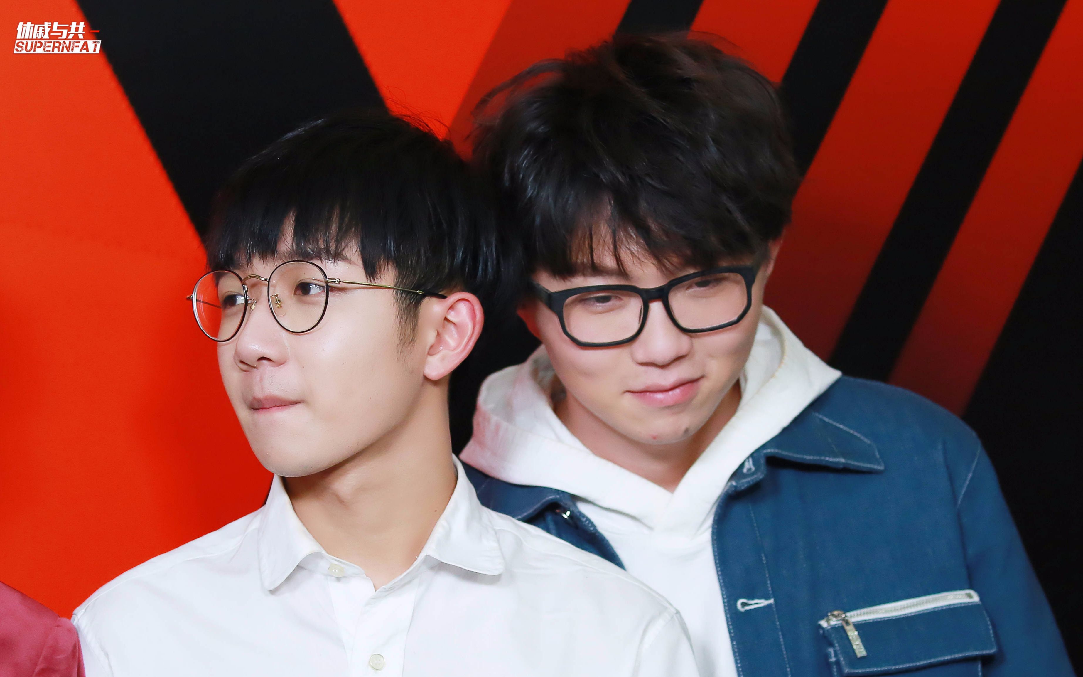 【易廖之钟】久违的隔空同框_哔哩哔哩 (゜-゜)つロ 干杯~-bilibili