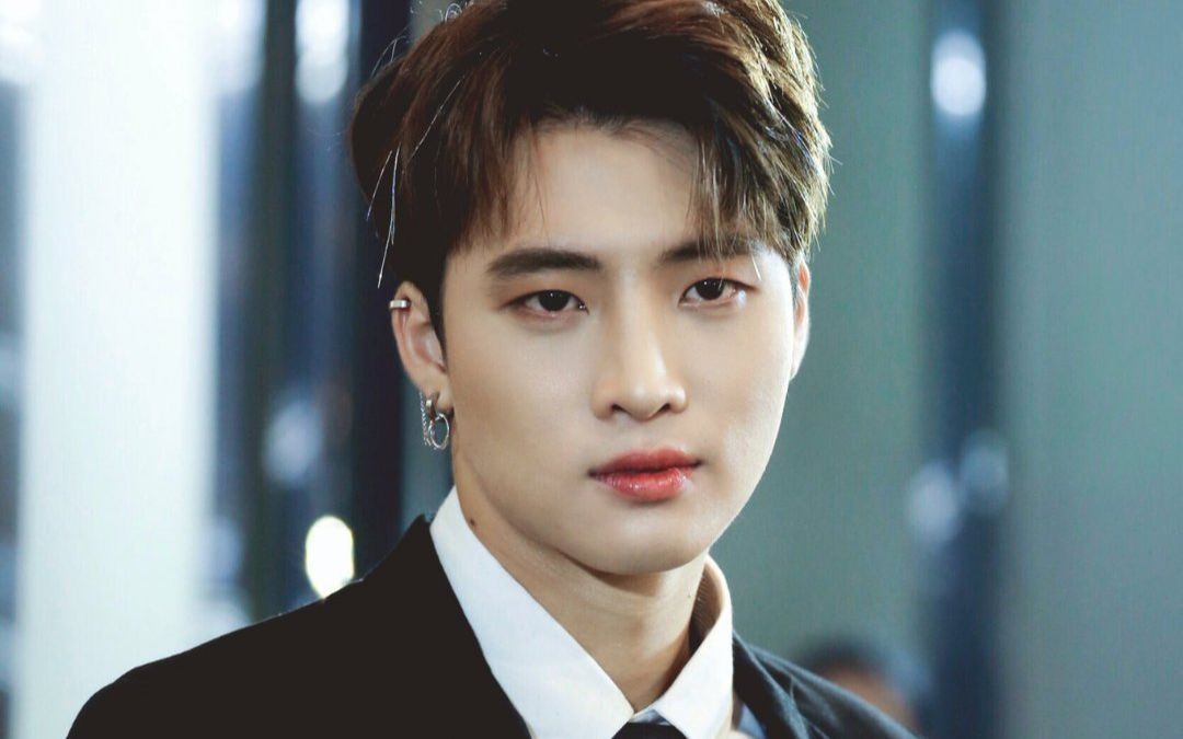 saint黄明明走红毯