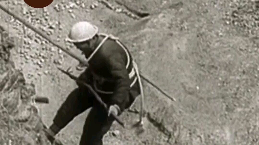 60多年前,任羊成在修建红旗渠期间被落石砸中,为了不影响施工,他竟