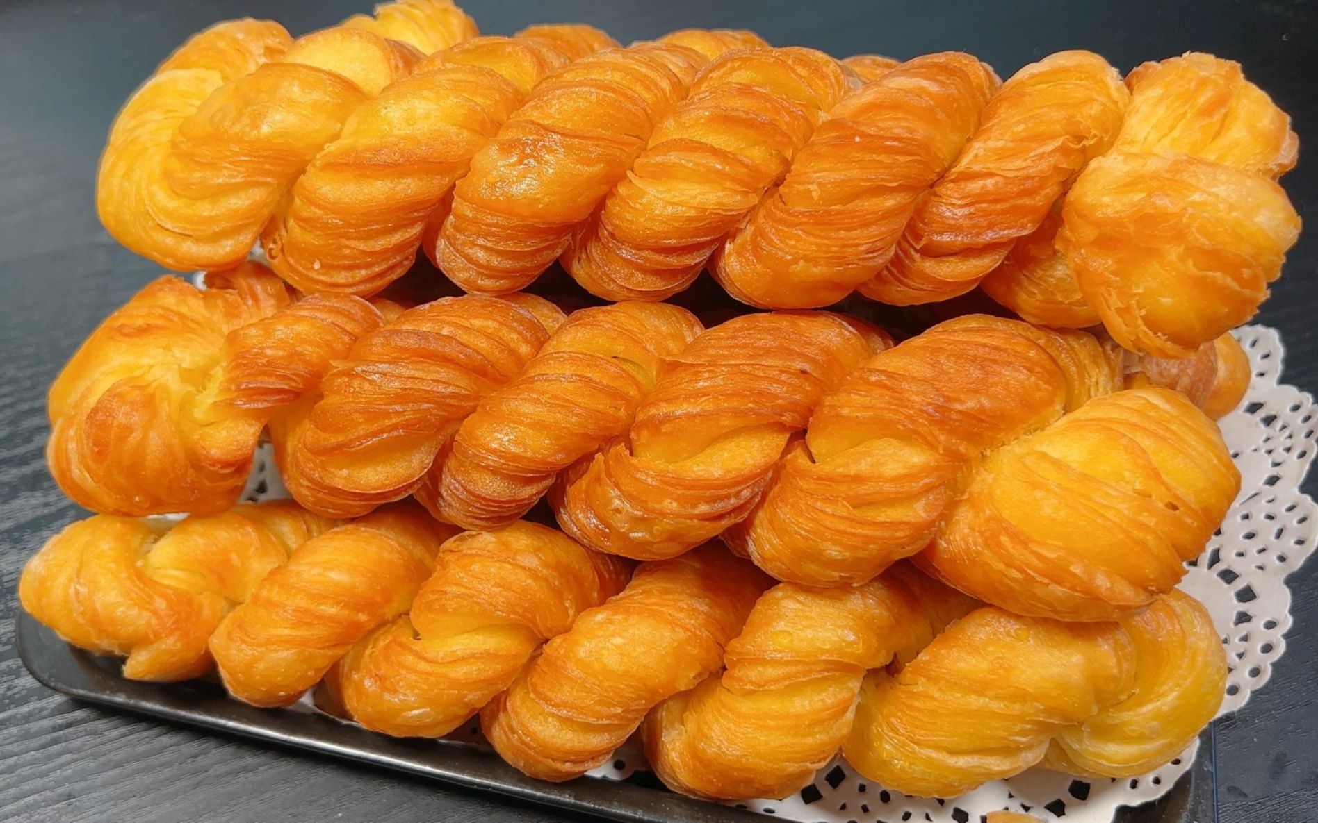 外卖6元一根的千层大麻花,教你在家做,干净实惠,层层酥脆香甜