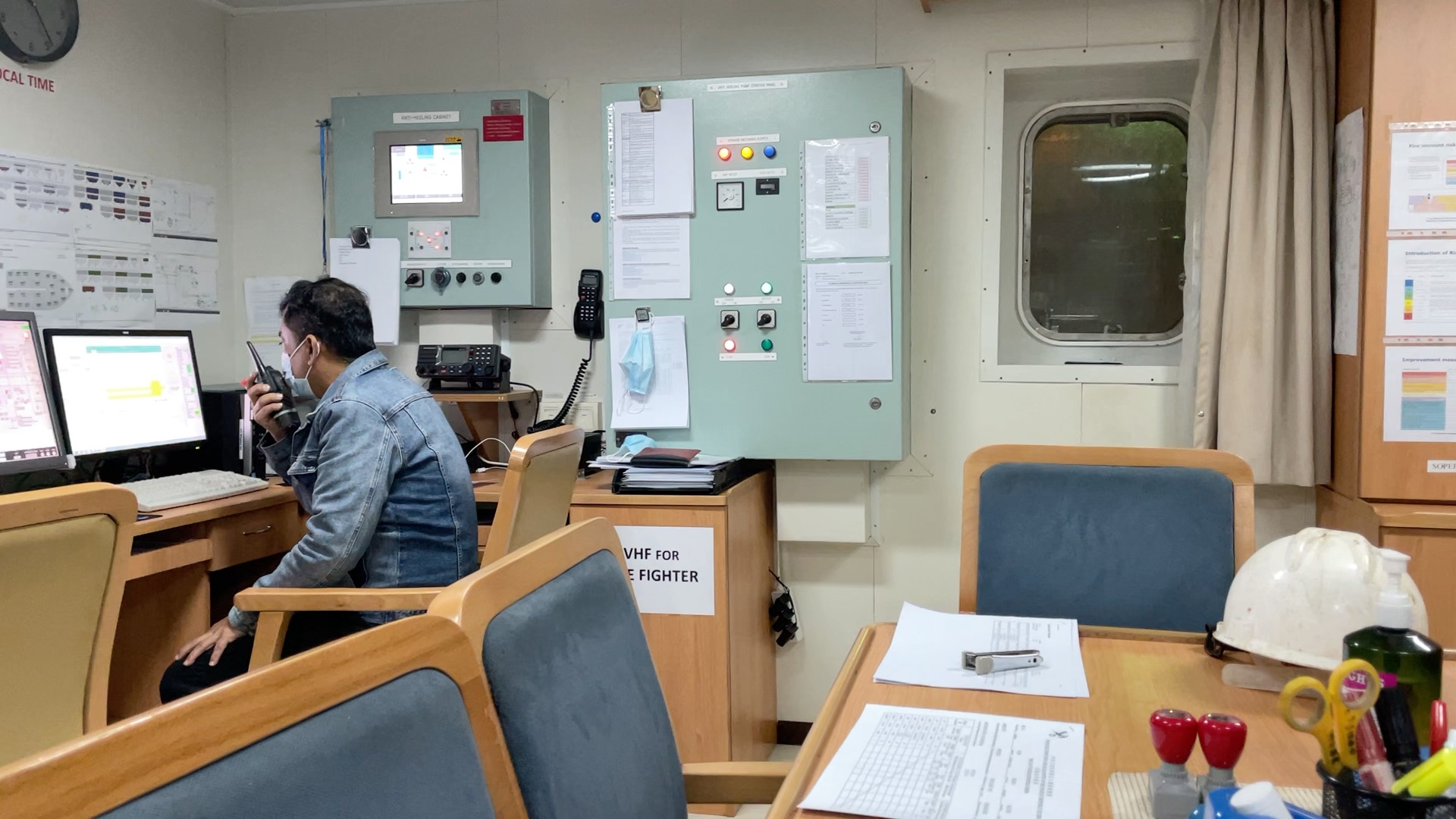 船上的货控室长得如何