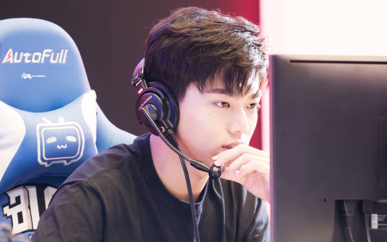 【某幻君】揭秘:14岁猛汉到底有多帅