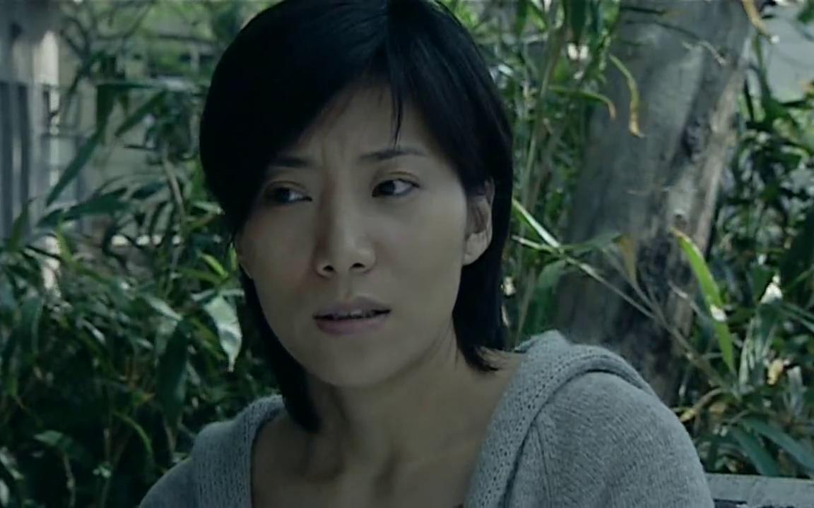 深瞳:老人少时被脏物毁了眼睛,竟怕光怕风,简直像个厉鬼!