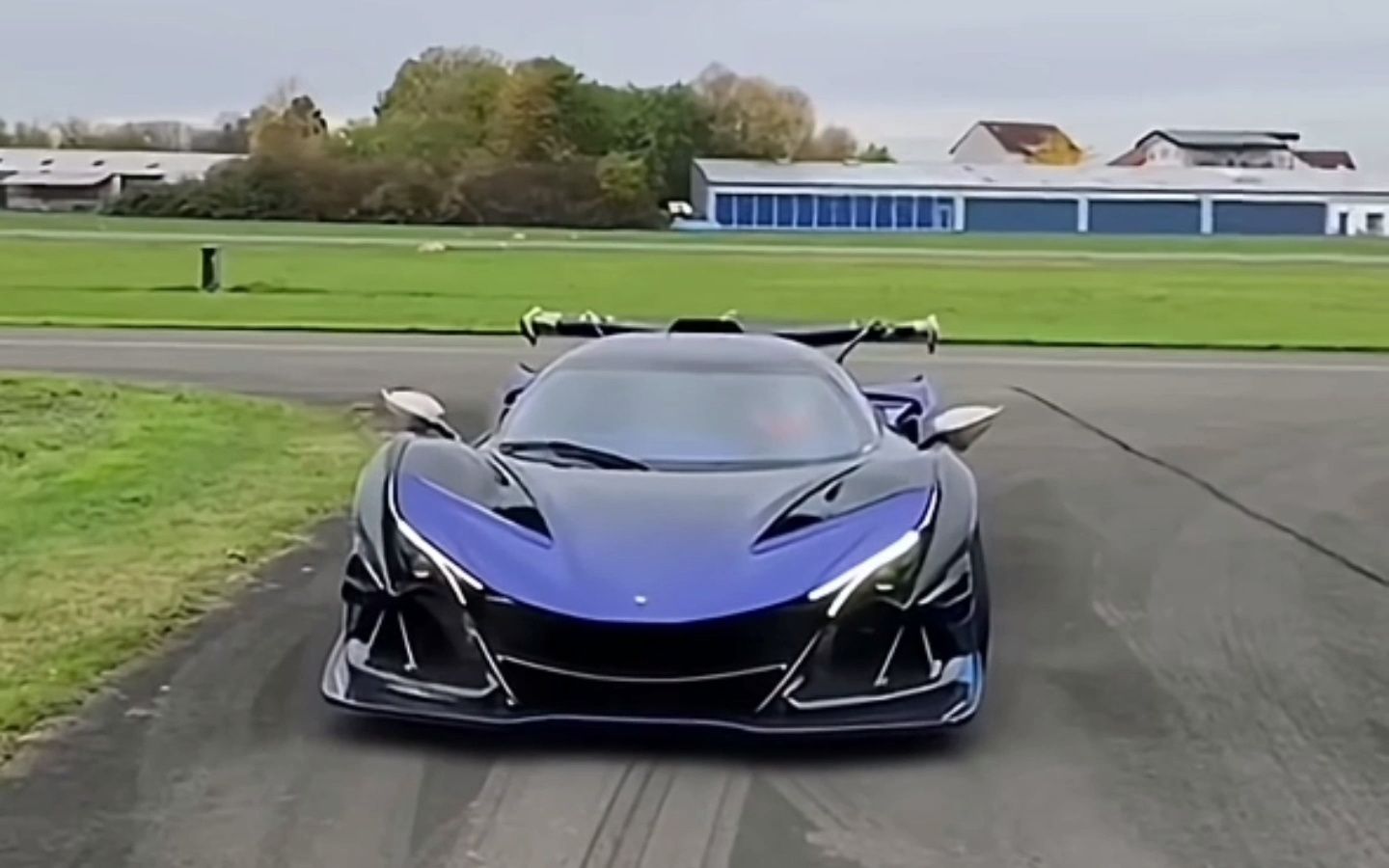 11.15 车圈华裔神豪mike包下机场跑道为阿波罗ie蓝龙测试