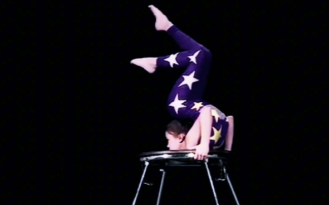 国外某杂技团小女孩的无缝三折秀(微修复)