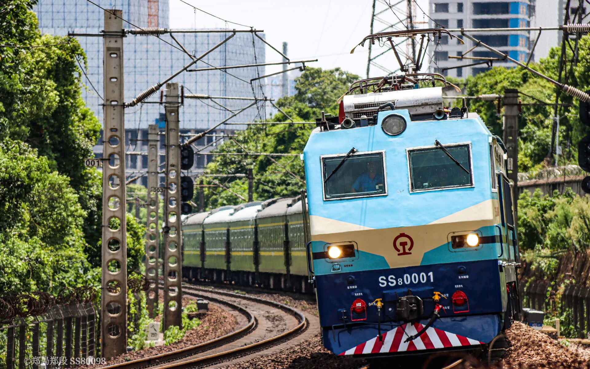 文王ss80001牵引k9162通过新开铺